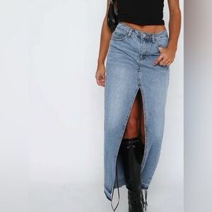 White Fox Boutique Take My Picture Denim Maxi Skirt – Blue Wash.  size XS. NWT